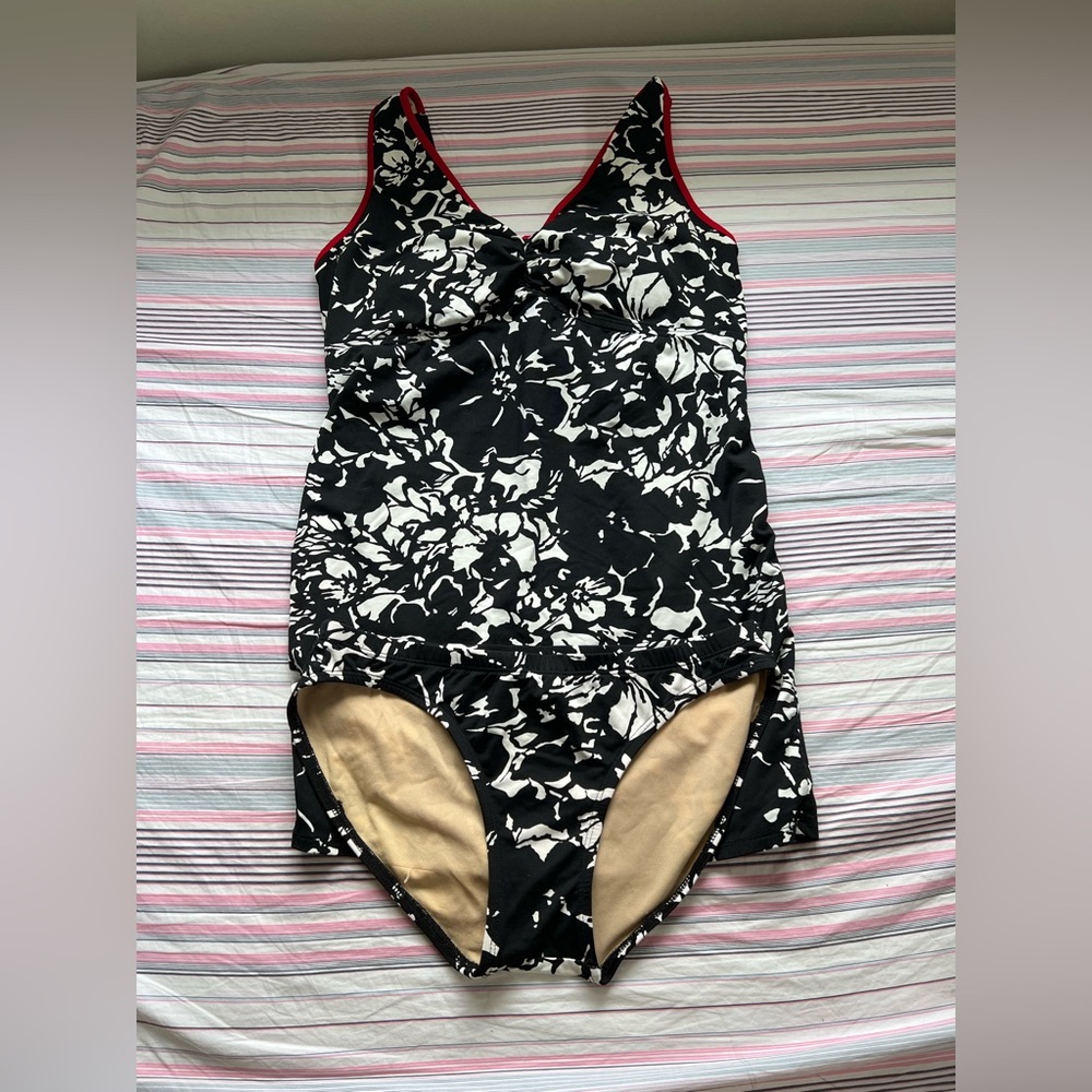 A Pea in a Pod Maternity Tankini Swimsuit